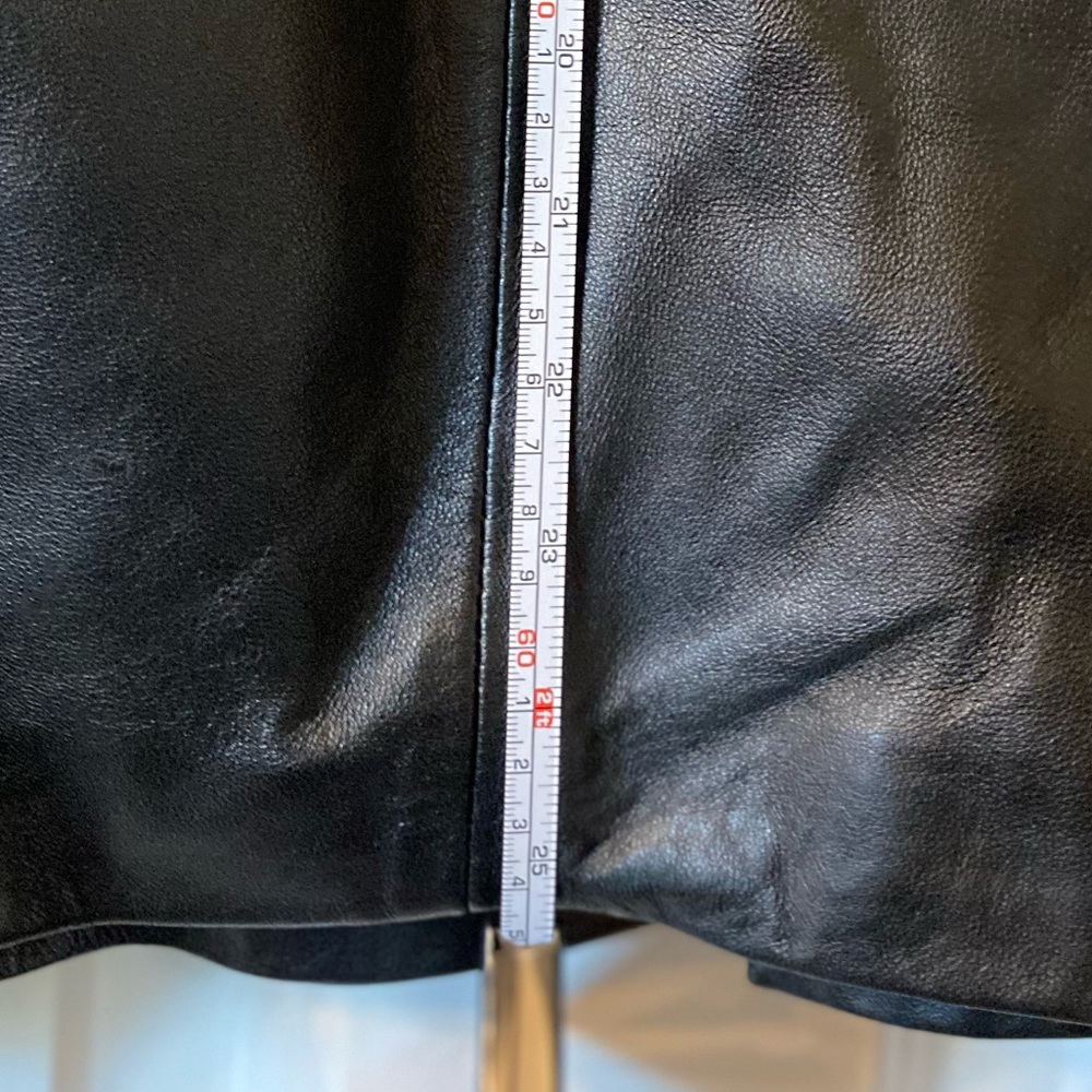 Black leather pencil skirt 28” waste & 25” long. Genuine leather. Sz 4 - Picture 11 of 11